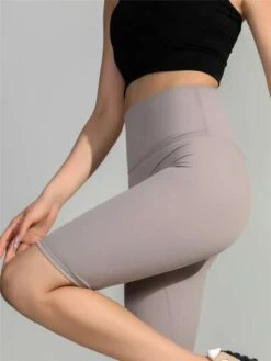 Yoga Shorts Mid-thigh Length Tights High-waisted Stretch Fitness Shorts -Gym Chic Wear 16874349966113c6e025eab2ea0da8940df5213451 thumbnail 405x552