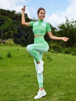 SHEIN Leisure Colorblock Zip Up Crop Sports Jacket -Gym Chic Wear 168897294113274781f6208f355da6251267a7b815 thumbnail 405x552