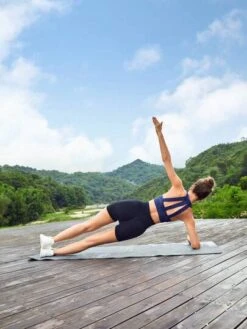 SHEIN Leisure Solid Cut Out Back Sports Bra -Gym Chic Wear 16890625857807bb2b863eb4141c7f86bbcd36ba11 thumbnail 405x552