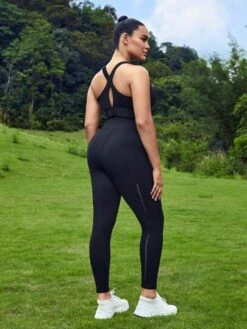 SHEIN Leisure Plus Solid Sports Bra With Leggings