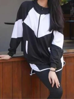 Black And White Minimalist Yoga Set For Outdoor Exercise, Gym, Running, College -Gym Chic Wear 169099519929951704cf452bd2a06867ca1f72d070 thumbnail 405x552